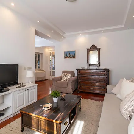 Alis Дубровник