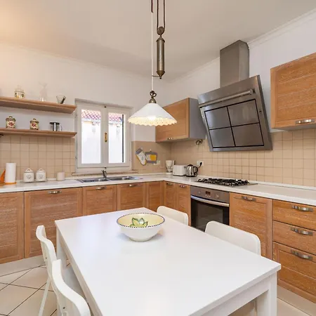 Alis Ντουμπρόβνικ